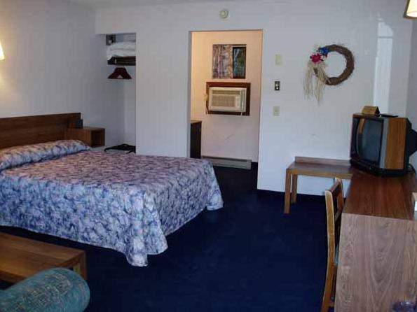 Tall Pines Motel Озеро Джордж Номер фото